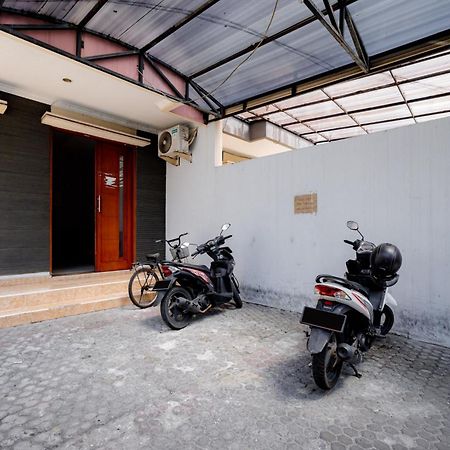 J&B Rooms Tomang Jakarta Mitra Reddoorz Экстерьер фото