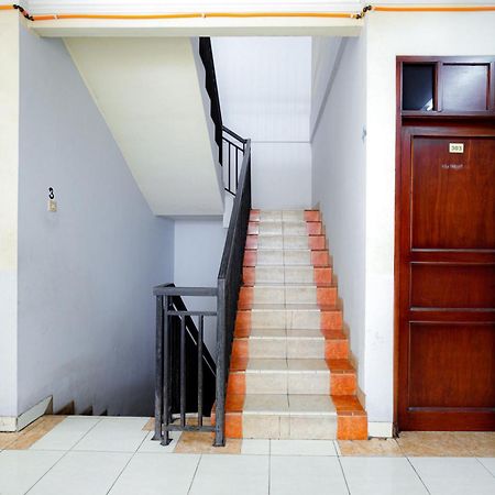 J&B Rooms Tomang Jakarta Mitra Reddoorz Экстерьер фото