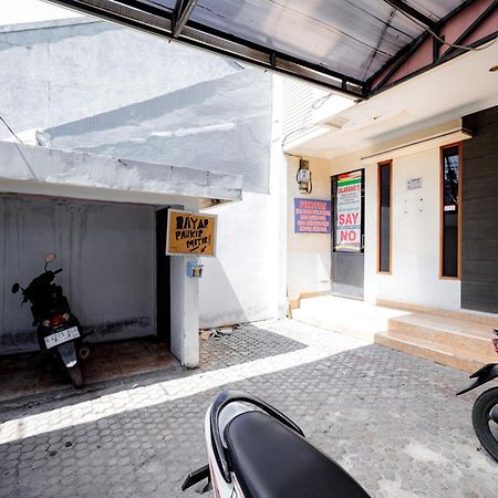 J&B Rooms Tomang Jakarta Mitra Reddoorz Экстерьер фото