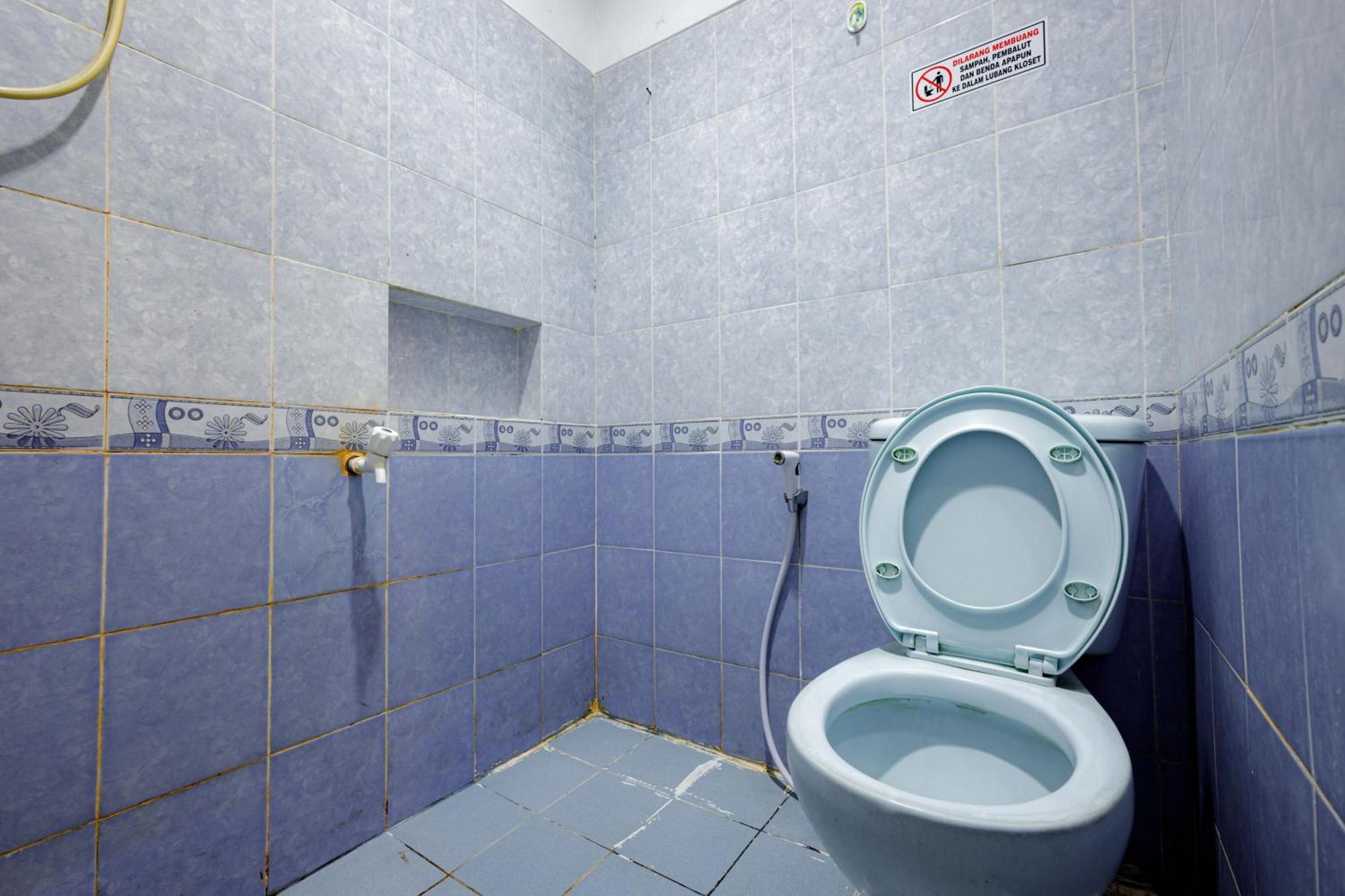J&B Rooms Tomang Jakarta Mitra Reddoorz Экстерьер фото